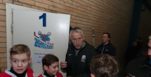 FOTO: Hārtlijs viesojās Jelgavas hokeja klubā un novada bērniem treniņu 