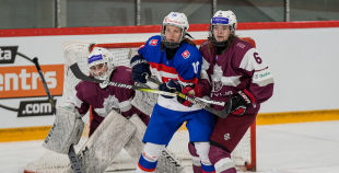 Latvijas sieviešu izlase Pasaules čempionāta atklāšanas mačā piekāpjas Slovākijai