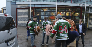 "Lāči lido" mantiņas sāk ceļu pie bērniem