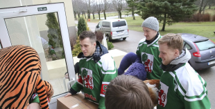 "Lāči lido" mantiņas sāk ceļu pie bērniem