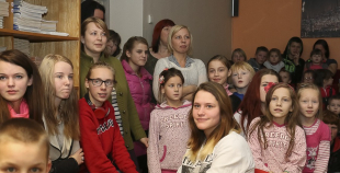 "Lāči lido" mantiņas sāk ceļu pie bērniem