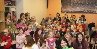 "Lāči lido" mantiņas sāk ceļu pie bērniem