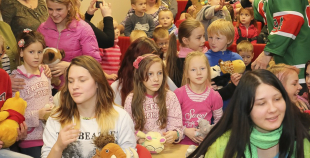 "Lāči lido" mantiņas sāk ceļu pie bērniem