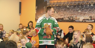 "Lāči lido" mantiņas sāk ceļu pie bērniem