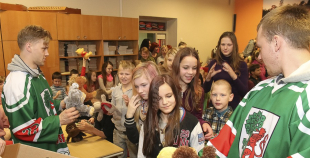 "Lāči lido" mantiņas sāk ceļu pie bērniem