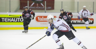 HS "Rīga 98" apspēlē "Valmieras HK", uzvar 1.līgas regulāro čempionātu