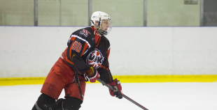 HS "Rīga 98" apspēlē "Valmieras HK", uzvar 1.līgas regulāro čempionātu