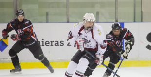 HS "Rīga 98" apspēlē "Valmieras HK", uzvar 1.līgas regulāro čempionātu