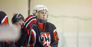 HS "Rīga 98" apspēlē "Valmieras HK", uzvar 1.līgas regulāro čempionātu