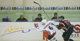 HS "Rīga 98" apspēlē "Valmieras HK", uzvar 1.līgas regulāro čempionātu