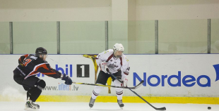 HS "Rīga 98" apspēlē "Valmieras HK", uzvar 1.līgas regulāro čempionātu