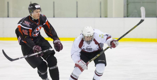 HS "Rīga 98" apspēlē "Valmieras HK", uzvar 1.līgas regulāro čempionātu