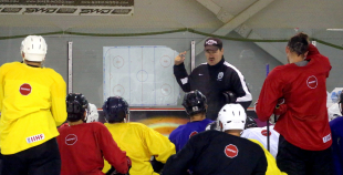 Latvijas izlases kandidāti gatavojas jaunajai hokeja sezonai