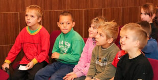 2015 Oskars Bārtulis un Georgijs Pujacs apmeklē Liepājas internātpamatskolu