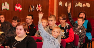 2015 Oskars Bārtulis un Georgijs Pujacs apmeklē Liepājas internātpamatskolu