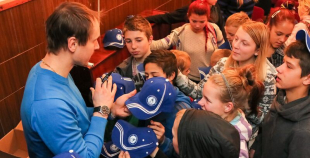 2015 Oskars Bārtulis un Georgijs Pujacs apmeklē Liepājas internātpamatskolu