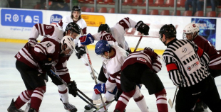 2016 Latvijas hokeja izlases kandidāti uzveic Latvijas jauniešu izlasi