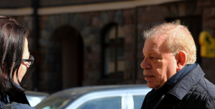 2016 Atklāj Viktoram Tihonovam veltītu piemiņas plāksni