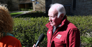 2016 Atklāj Viktoram Tihonovam veltītu piemiņas plāksni