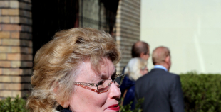 2016 Atklāj Viktoram Tihonovam veltītu piemiņas plāksni