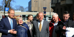 2016 Atklāj Viktoram Tihonovam veltītu piemiņas plāksni