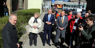 2016 Atklāj Viktoram Tihonovam veltītu piemiņas plāksni