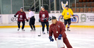 Latvijas izlases kandidāti gatavojas jaunajai hokeja sezonai