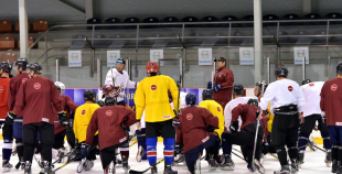 Latvijas izlases kandidāti gatavojas jaunajai hokeja sezonai
