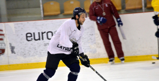 Latvijas izlases kandidāti gatavojas jaunajai hokeja sezonai