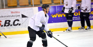 Latvijas izlases kandidāti gatavojas jaunajai hokeja sezonai