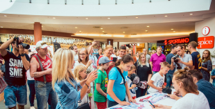 2016 Latvijas izlases hokejisti priecē savus fanus Spicē