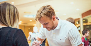 2016 Latvijas izlases hokejisti priecē savus fanus Spicē