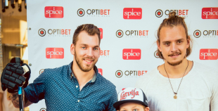 2016 Latvijas izlases hokejisti priecē savus fanus Spicē