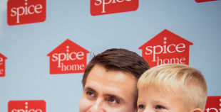 2016 Latvijas izlases hokejisti priecē savus fanus Spicē