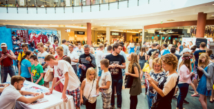 2016 Latvijas izlases hokejisti priecē savus fanus Spicē