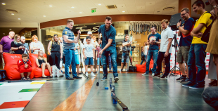 2016 Latvijas izlases hokejisti priecē savus fanus Spicē