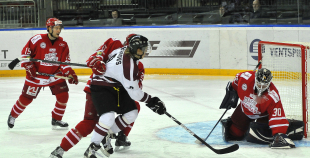 Latvijas hokejisti uzvar dāņus