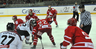 Latvijas hokejisti uzvar dāņus