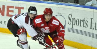 Latvijas hokejisti uzvar dāņus