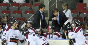 Latvijas hokejisti uzvar dāņus