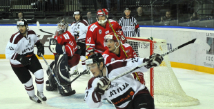 Latvijas hokejisti uzvar dāņus