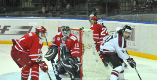 Latvijas hokejisti uzvar dāņus