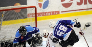 Foto: "Dinamo/Juniors" uzvar Ozolniekus