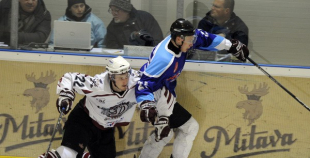 Foto: "Dinamo/Juniors" uzvar Ozolniekus