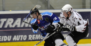 Foto: "Dinamo/Juniors" uzvar Ozolniekus