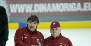 Foto: Znaroks un Vītoliņš vada pirmo ledus treniņu