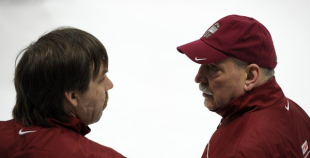 Foto: Znaroks un Vītoliņš vada pirmo ledus treniņu