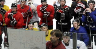 Foto: Znaroks un Vītoliņš vada pirmo ledus treniņu