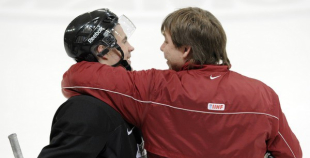 Foto: Znaroks un Vītoliņš vada pirmo ledus treniņu