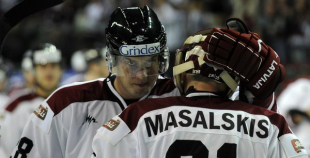 Foto: Latvija ar 4:1 uzvar Franciju